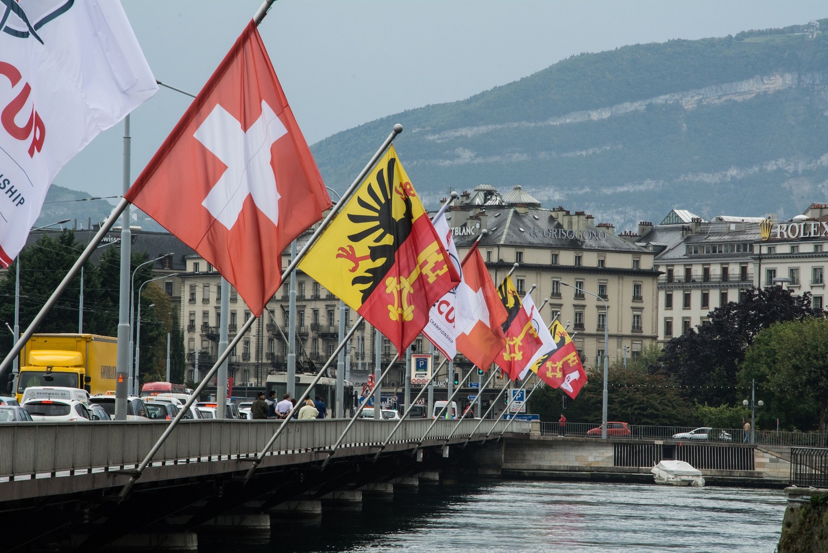 В Швейцарии 11 полицейских пострадали при пресечении беспорядков